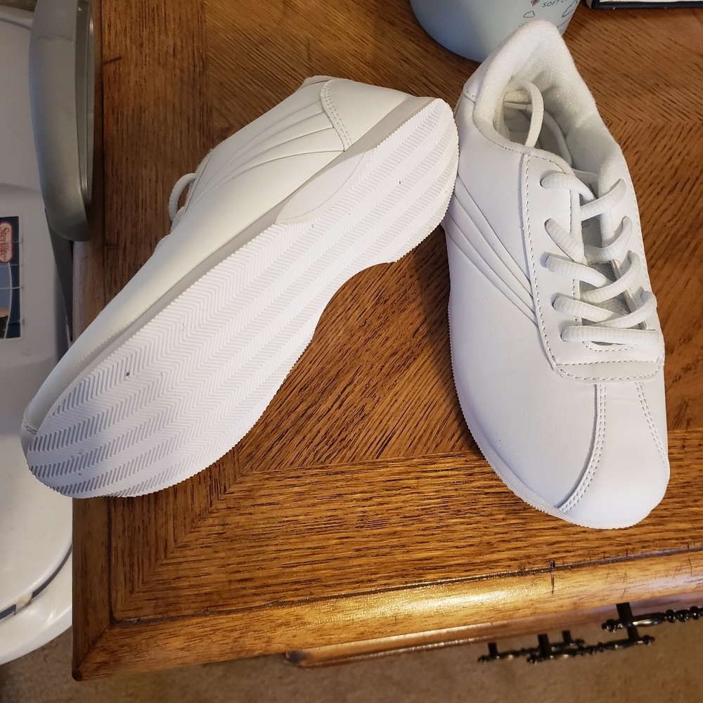 4.5 girl's cheer shoes fit more like a size 4